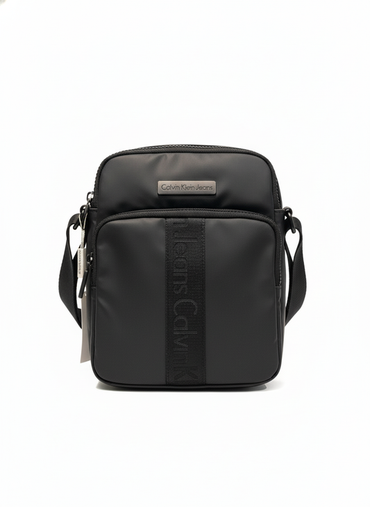 Calvin Klein Jeans Essential Crossbody Bag(Black) - Mirror